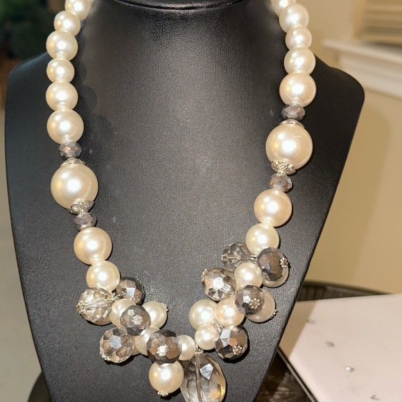Pearl with Faux Smoky Crystal Teardrop Choker Necklace - Picture 1 of 9